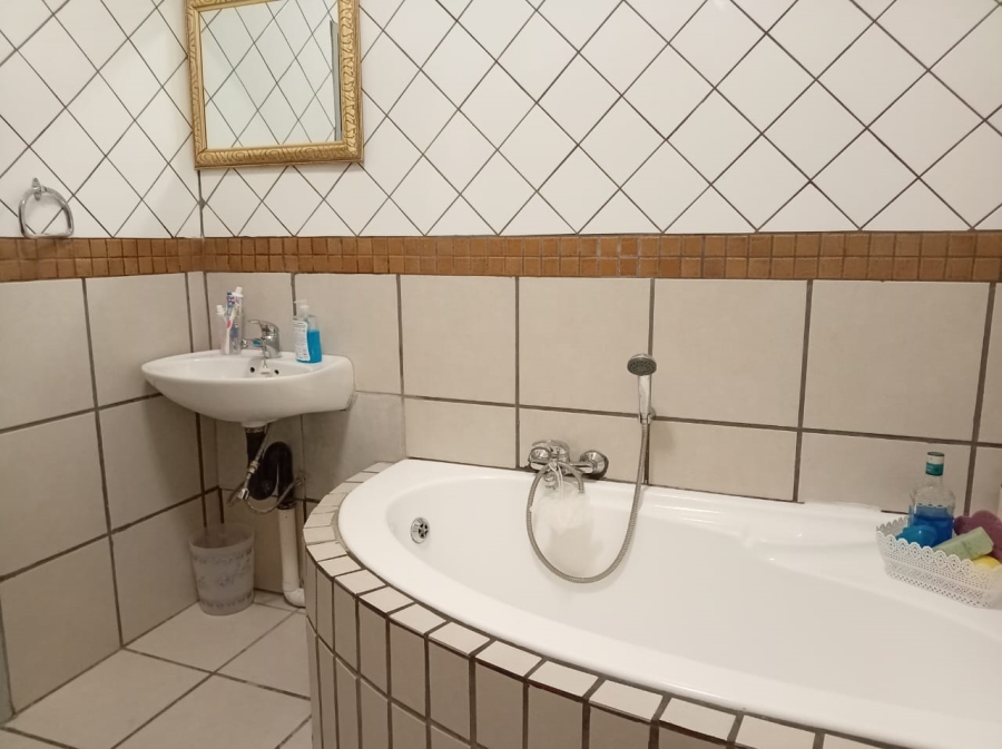 3 Bedroom Property for Sale in Kroonheuwel Free State